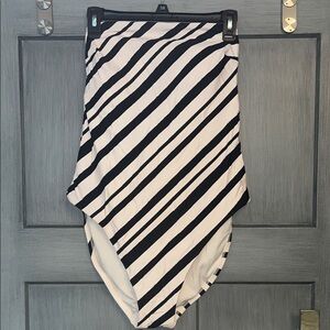 Shade & Shore XL/16 Women’s Diagonal Stripe One Piece Swimsuit-New